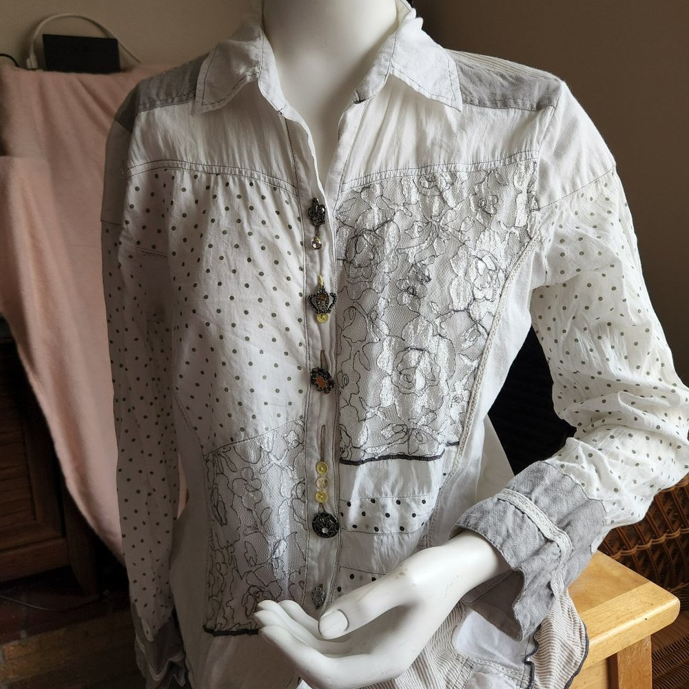 Parsley & Sage Gorgeous White & Black shirt small
